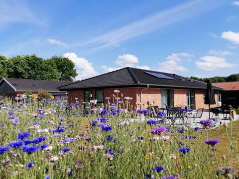 "Helmi" - 1km from the sea by Interhome