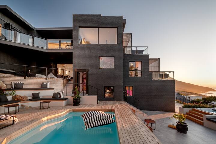 Camps Bay Villa | Ocean Views | Pool, Jacuzzi, Gym gallery image 4