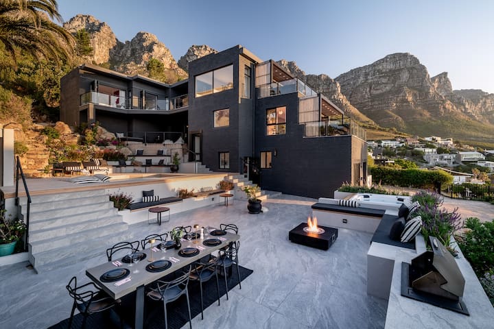 Camps Bay Villa | Ocean Views | Pool, Jacuzzi, Gym