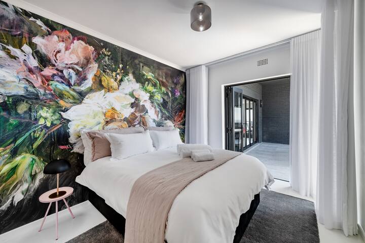 Camps Bay Villa | Ocean Views | Pool, Jacuzzi, Gym gallery image 5