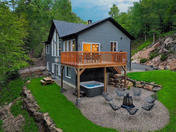 Spa, Attractions De Tremblant | Le Russel Cliff - Mont-Tremblant