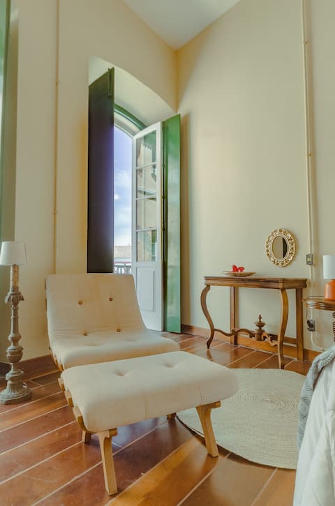 Airbnb em destaque: 2-Bedroom Studio in a Historic Mansion – 6 Guests em Centro Histórico