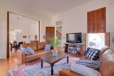 WFH Friendly: Abode w/ Balcony in Columbus!