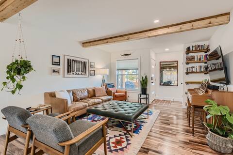 Popular Airbnb listing: Casa Verde. Mid-century Charmer in Old Town! in Georgetown