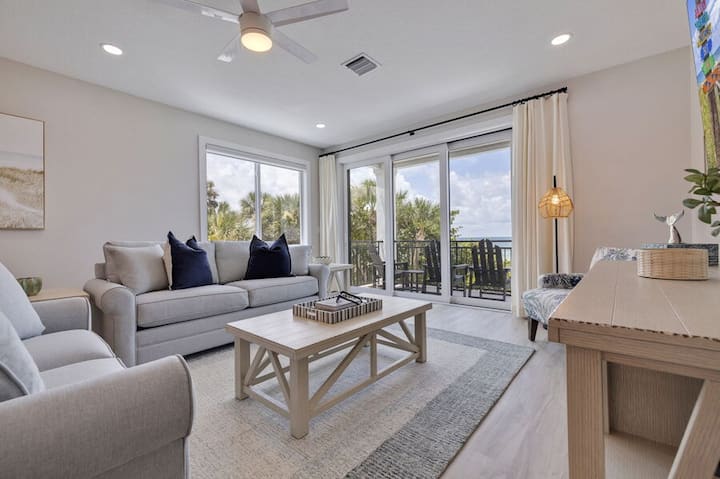 Casa Al Mare 101: Gulf Views & Private Beach Trail - Indian Rocks Beach, FL