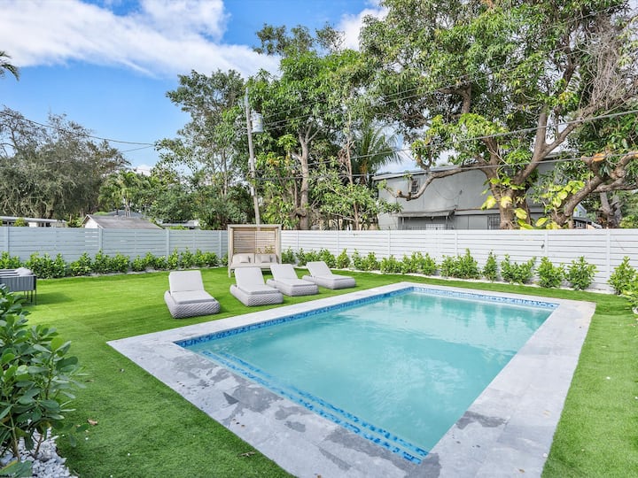 Beautiful Miami Home W Pool Central Location 10ppl - Miami, FL