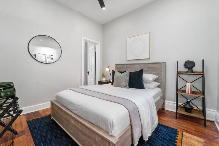 Historic 3-Bed Brownstone, near Trains gallery image 3