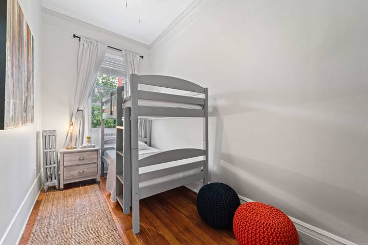 Historic 3-Bed Brownstone, near Trains gallery image 5