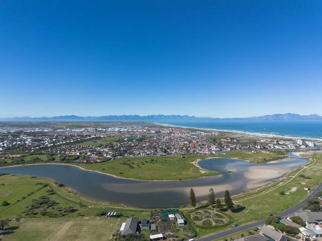 Coastal Haven Spectacular Views – No Load Shedding gallery image 3