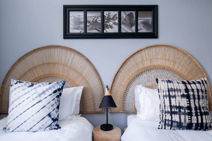 Muizies Peak – Walk to Beach – No Load Shedding gallery image 4