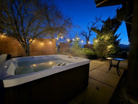 Eagle Point Ranch Cabin w/Hot Tub near Medford, OR