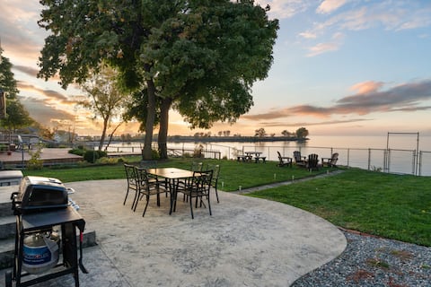 Charming Lakefront home with incredible views!