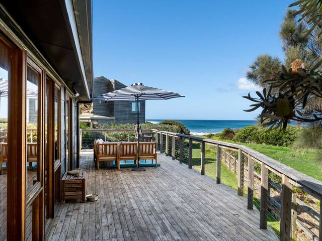 Sand & Sauna Retreat – Beachfront direct access gallery image 2