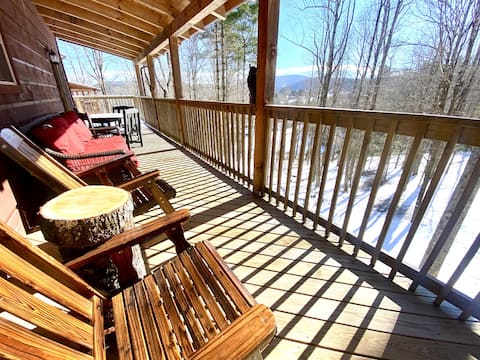 Top performing Airbnb: Cabin:HotTubSaunaPoolTableGaragePavedRDFirepit in Boone