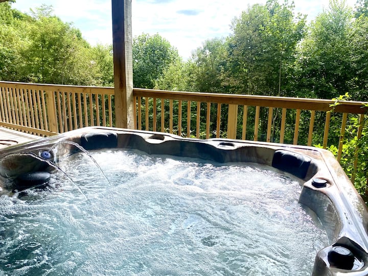 Serenity:mountainsview/hottub/firepit/pooltable - Boone, NC