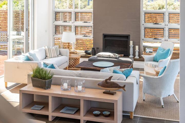 8 on Coast – Beachfront Boomerang Beach gallery image 2