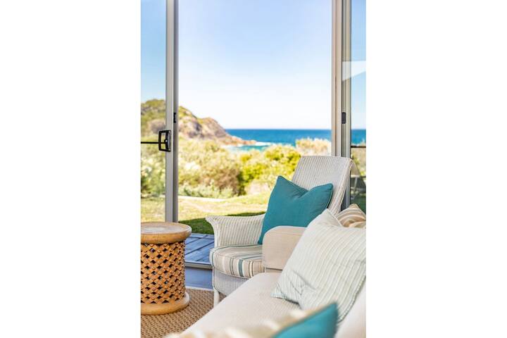 8 on Coast – Beachfront Boomerang Beach gallery image 4