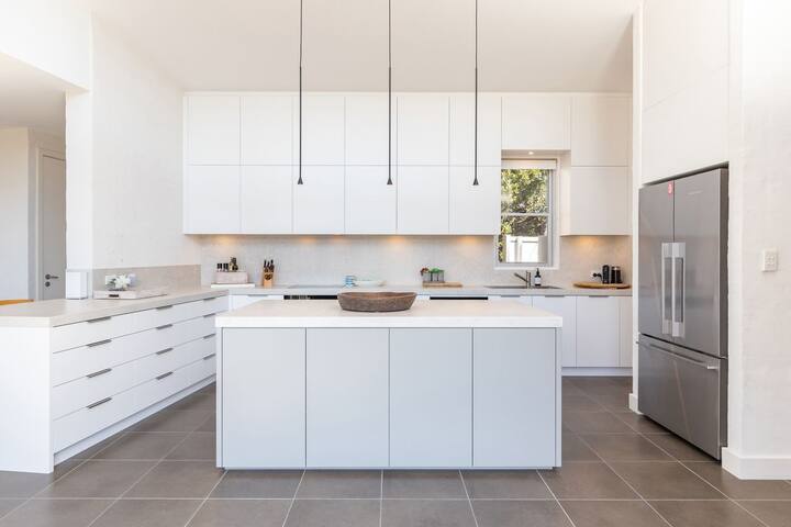 8 on Coast – Beachfront Boomerang Beach gallery image 3