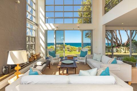8 on Coast - Beachfront Boomerang Beach