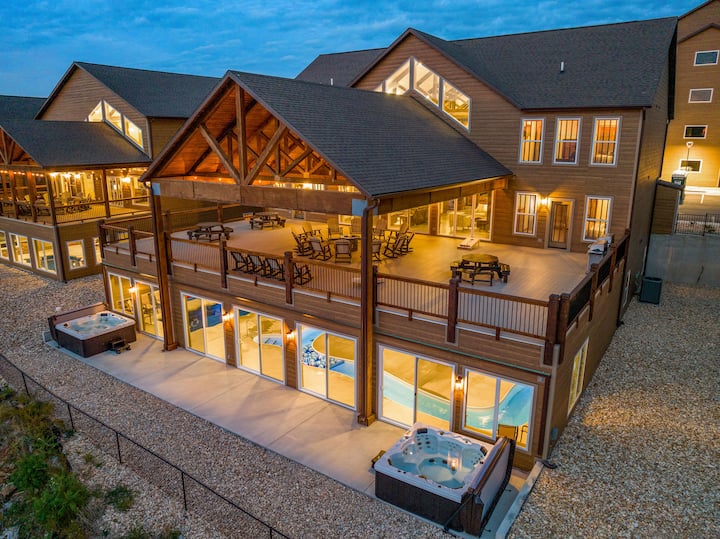 Book Your Dream Vacation at Lazy River Retreat! Cabins for Rent in