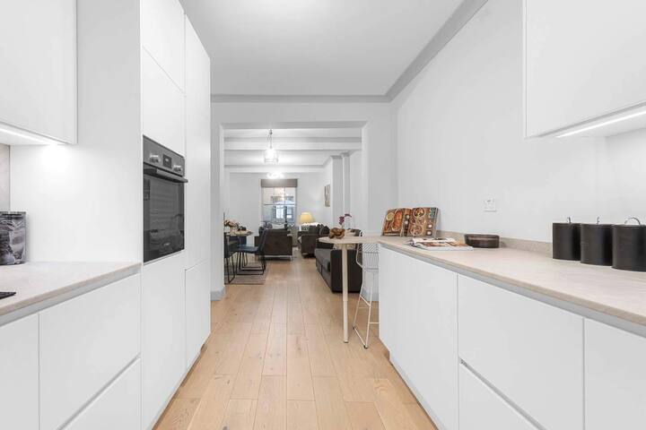 Super Spacious 3 Bedroom and 3 Bathroom Apartment gallery image 3