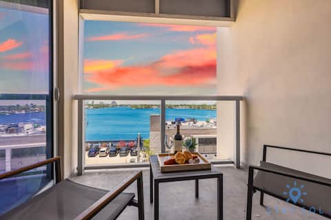 Bay View+ Rooftop Pool| Hollywood Beach Broad–walk