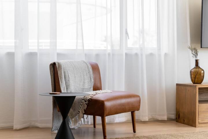 Large Beachfront Oasis 2Bed 2Bath | Back up power gallery image 5