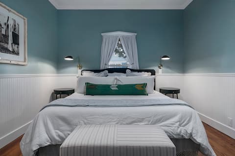 Stonewall Main Haus - Sleeps 6