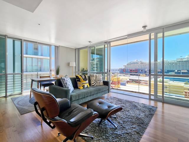 Incredible Harbour Edge Living With View & Pool