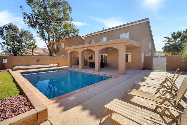 Close to Strip and Airport Home Beauty