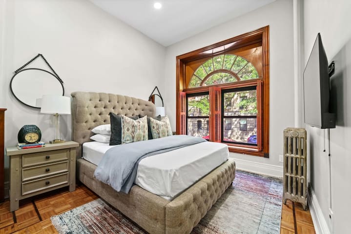 Brownstone Near Subway & Columbia Uni