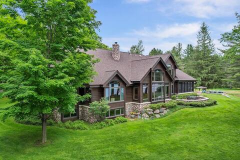Lake Breeze Luxury Executive Retreat