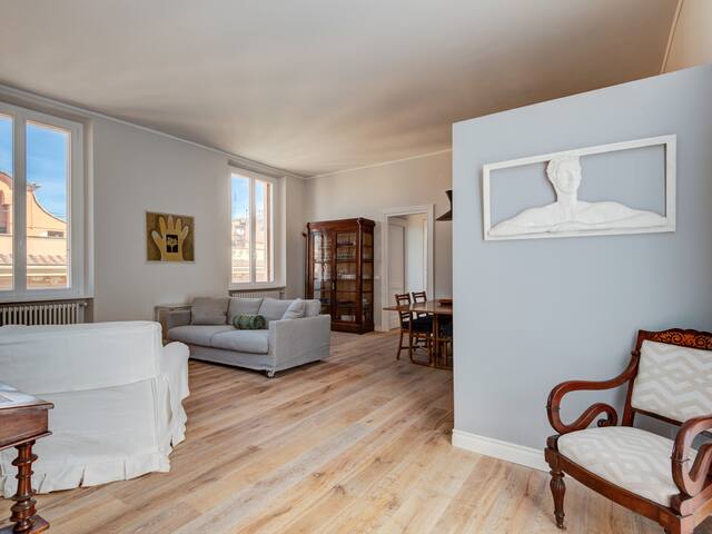 Luxury Bright Prati Apartment gallery image 2