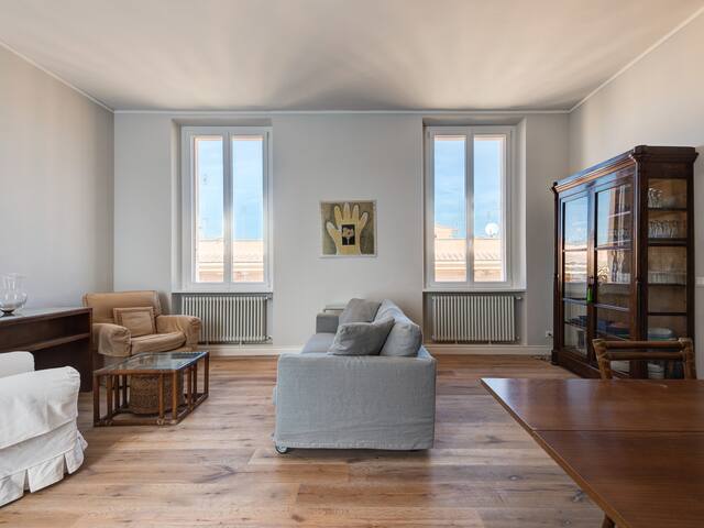 Luxury Bright Prati Apartment gallery image 4