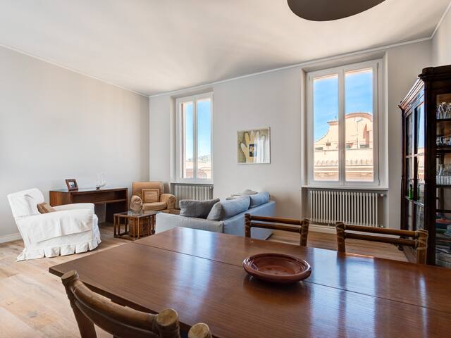 Luxury Bright Prati Apartment gallery image 5