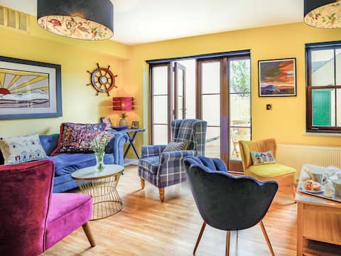 4 Bed in Burry Port (87048)