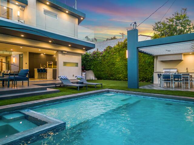 Timeless Escape in West Hollywood with Pool gallery image 2