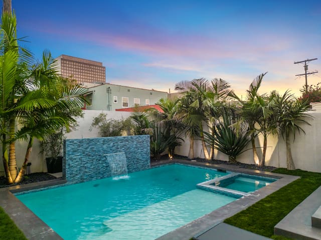 Timeless Escape in West Hollywood with Pool gallery image 3