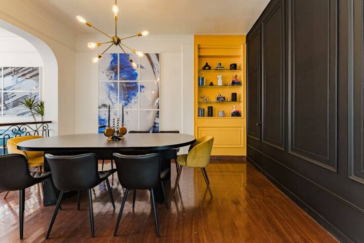 Roma Retreat: Modern Colonial Gem A/C 16 PAX gallery image 3