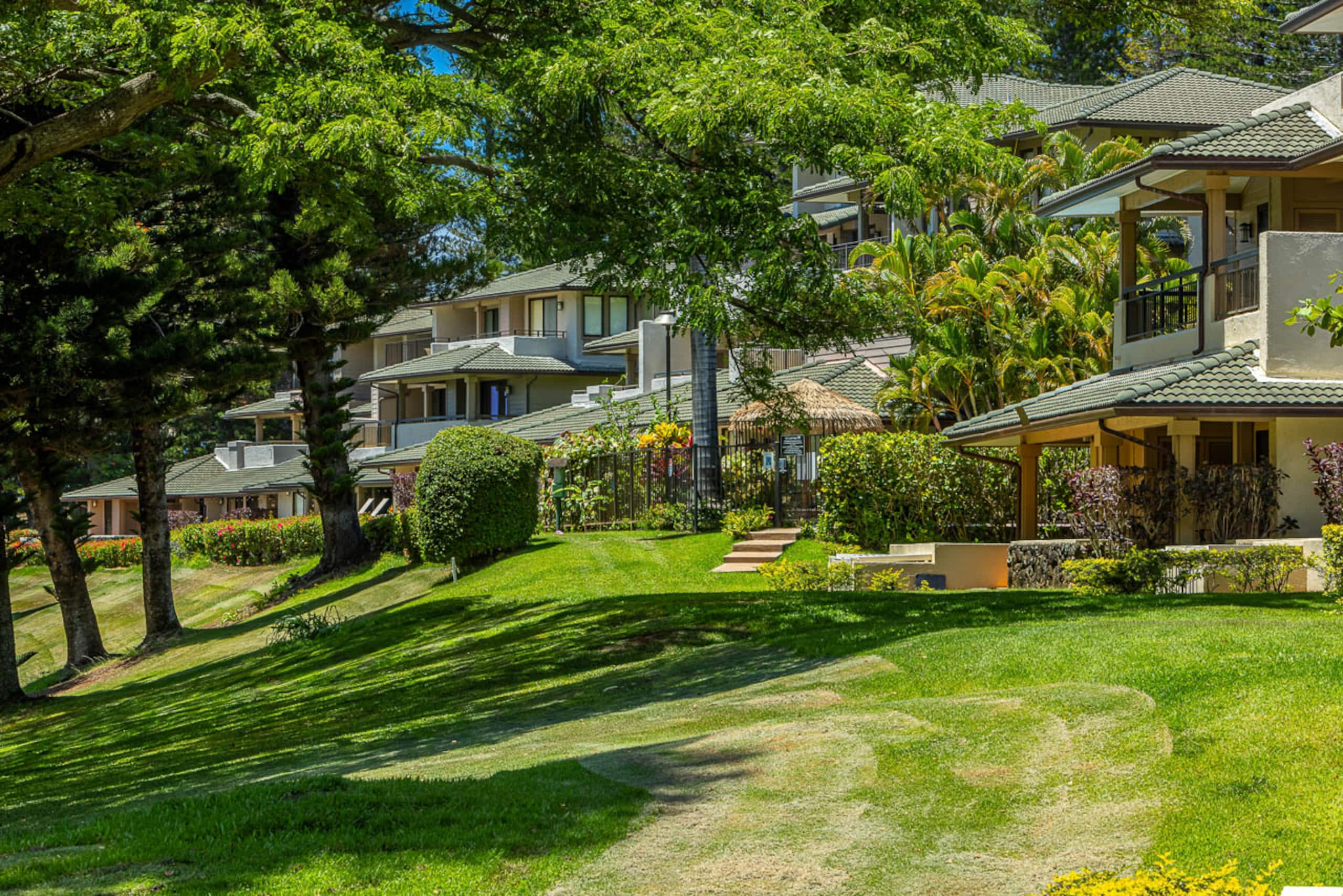 Condo in Lahaina · ★5.0 · 2 bedrooms · 2 beds · 2 baths - Image 42