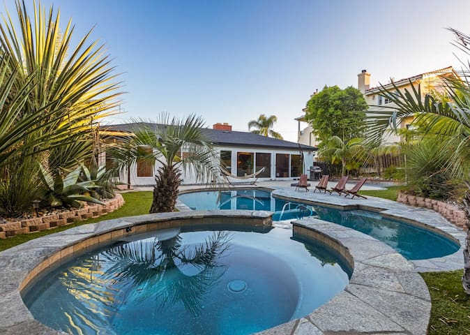 Luxury 3 BD Urban Beach House with Pool & Spa!