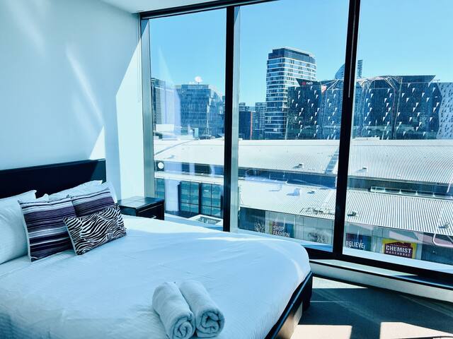 Dual Units in the Heart of CBD gallery image 2