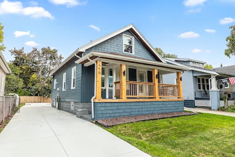 Spacious 4BR Home by Dtown Royal Oak