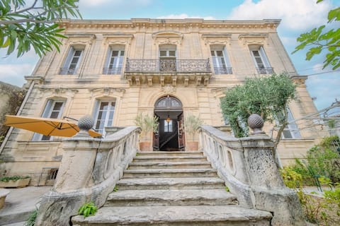 The Belvedere Manor - Swimming Pool Table Football