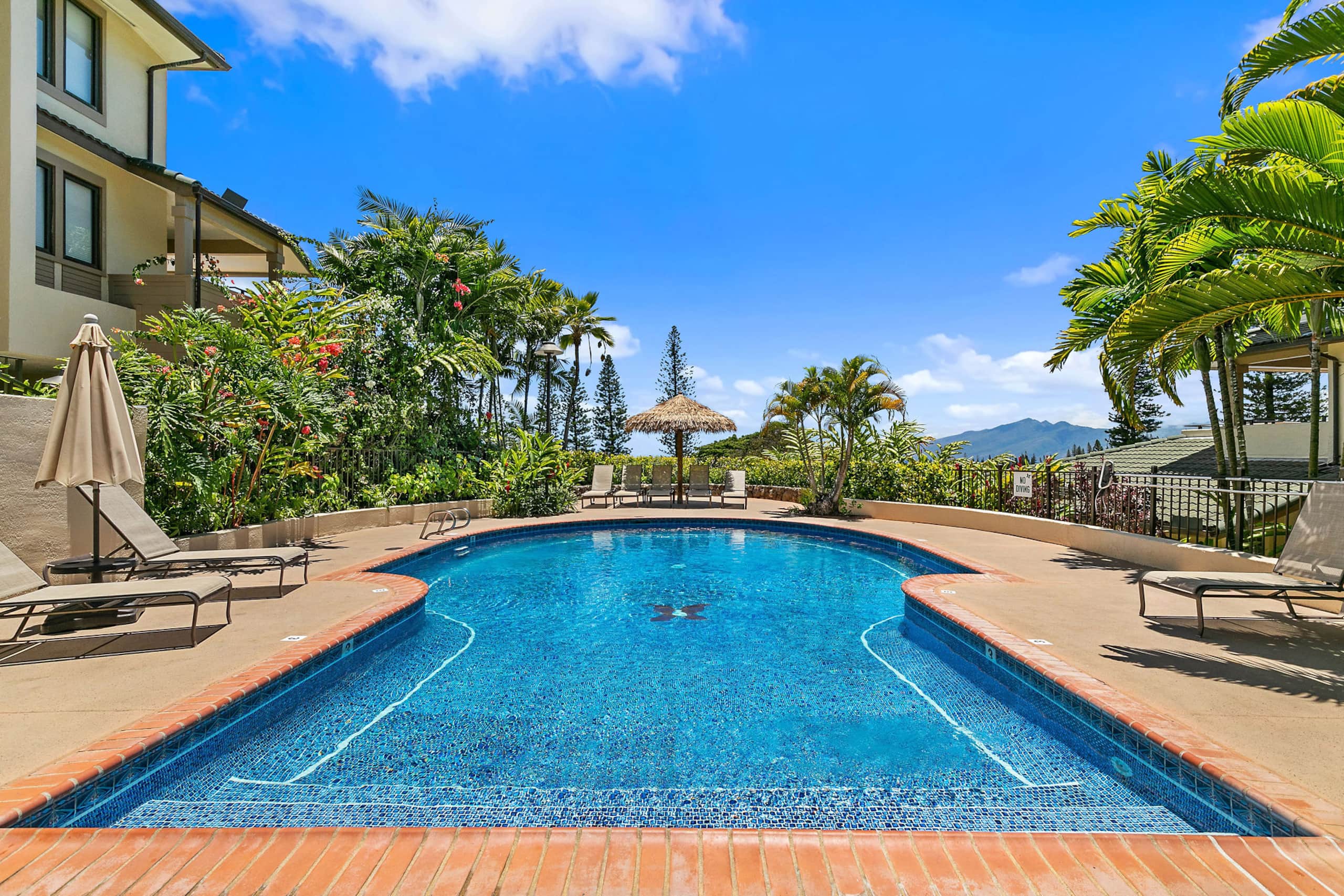 Condo in Lahaina · ★4.17 · 2 bedrooms · 4 beds · 2 baths - Image 3