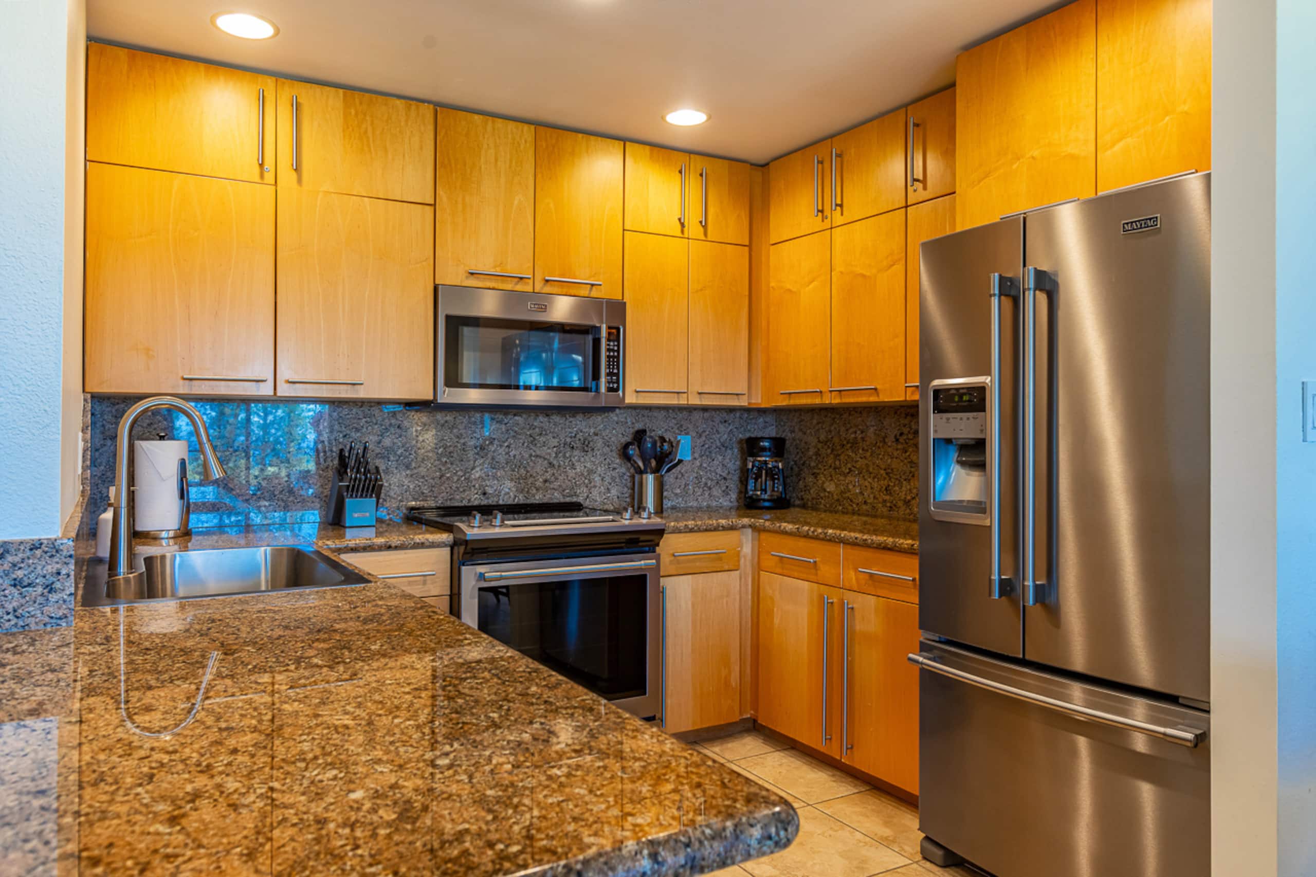 Condo in Lahaina · ★4.17 · 2 bedrooms · 4 beds · 2 baths - Image 23