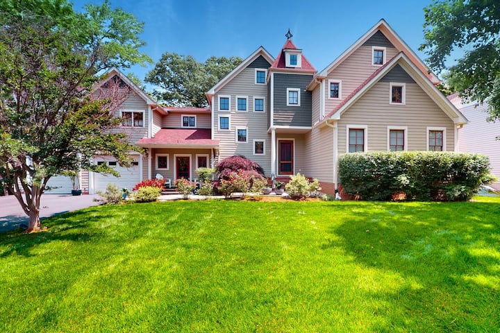 6br Dog Friendly | Fireplace | Chef's Kitchen - Annapolis, MD