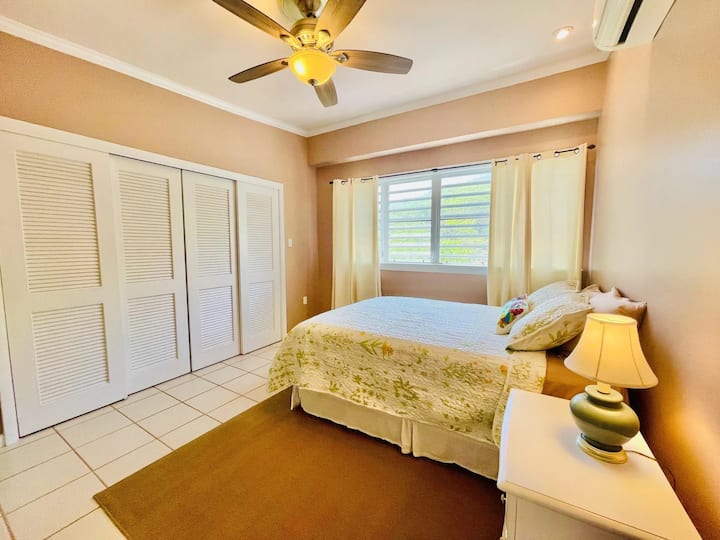 ห้องนอน "ให้ความรู้สึกเหมือนควีนไซส์"