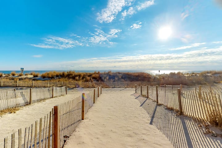 Comfortable & Convenient Townhouse Right On Beach