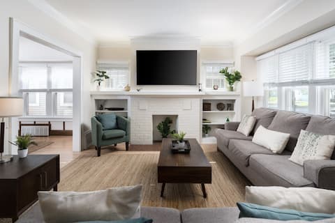 Entire 2 Story House in Quiet Area MKE | Parking